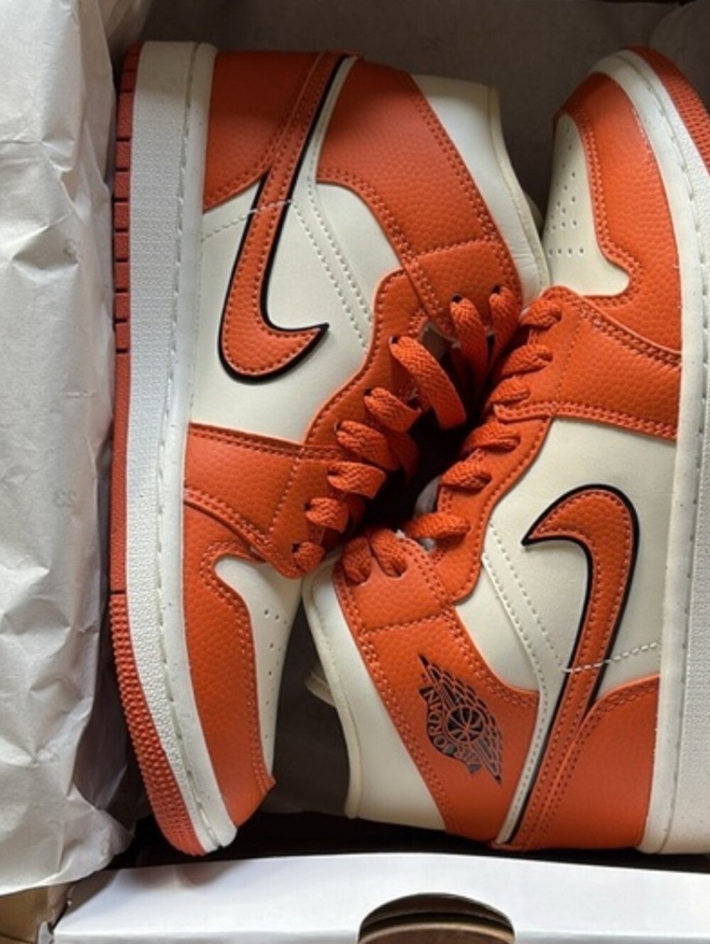 RARE Womens Nike Air Jordan 1 Mid SE Orange (Like New With Box)